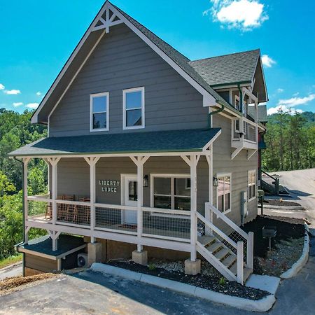 Liberty Lodge - Family Getaway With Pool, Hot Tub, Arcade & Dogs Pigeon Forge Exterior photo