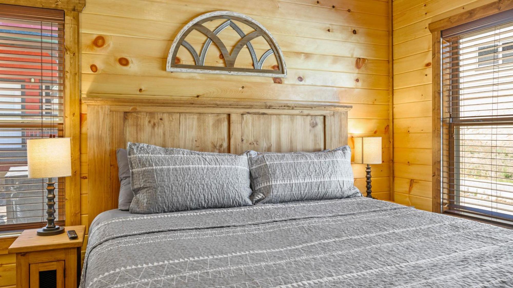 Liberty Lodge - Family Getaway With Pool, Hot Tub, Arcade & Dogs Pigeon Forge Exterior photo